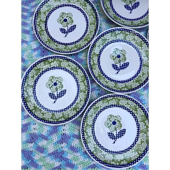 Vintage Mod Flower Power Plate Set - Picture 3 of 13